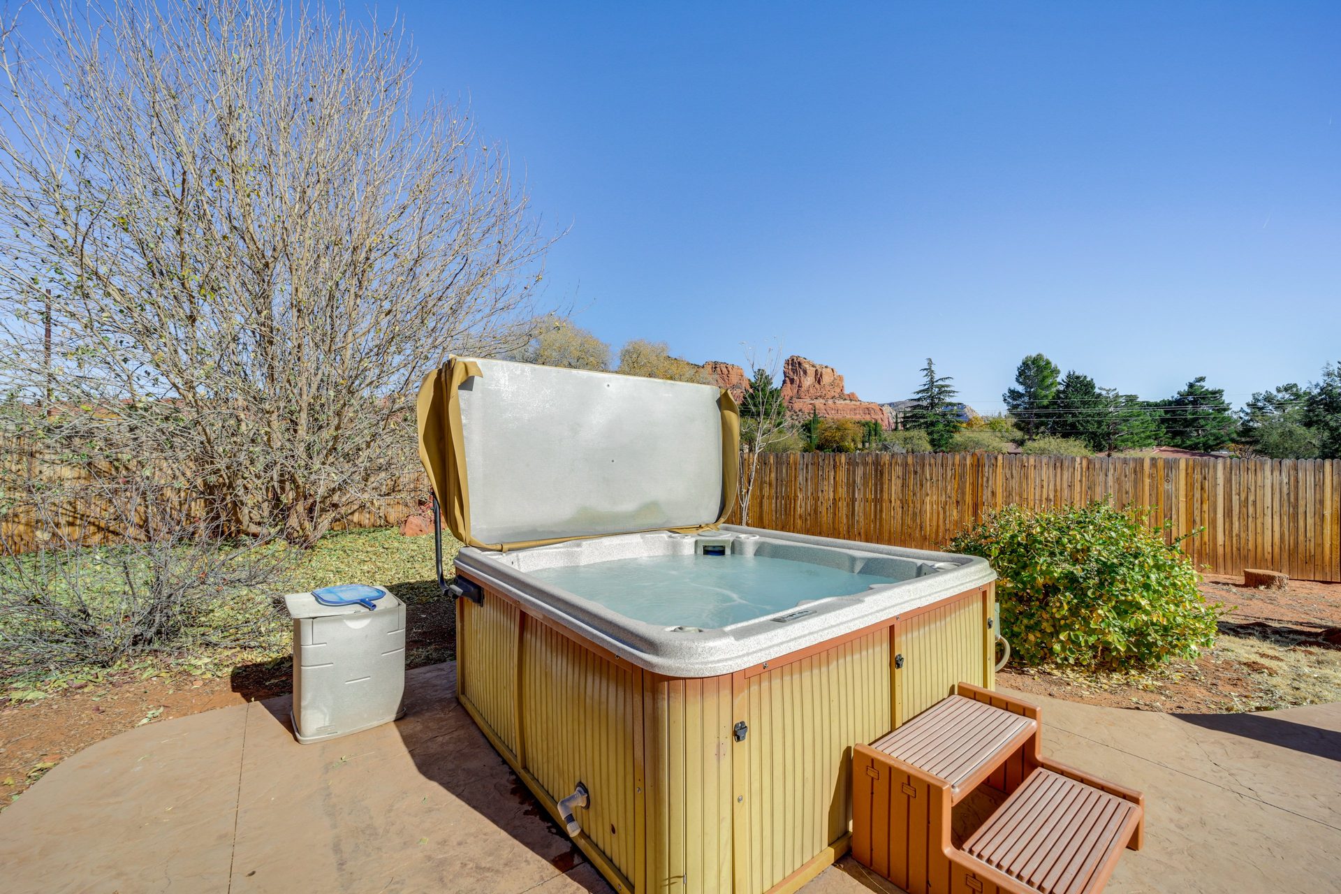 Private hot tub with panoramic red rock and canyon views